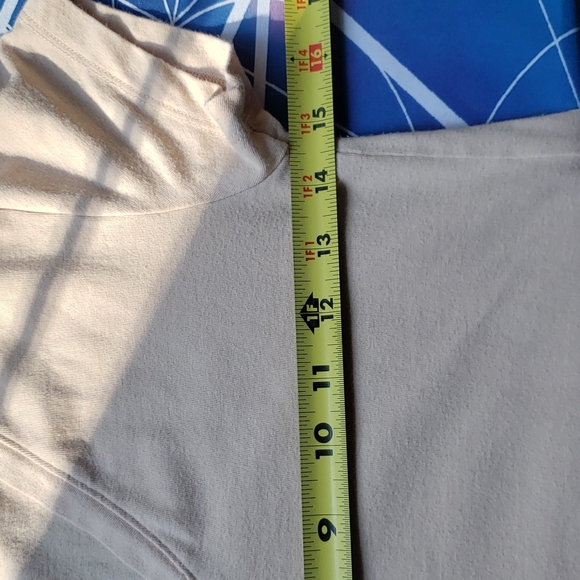 Sand v-neck top - Picture 4 of 5